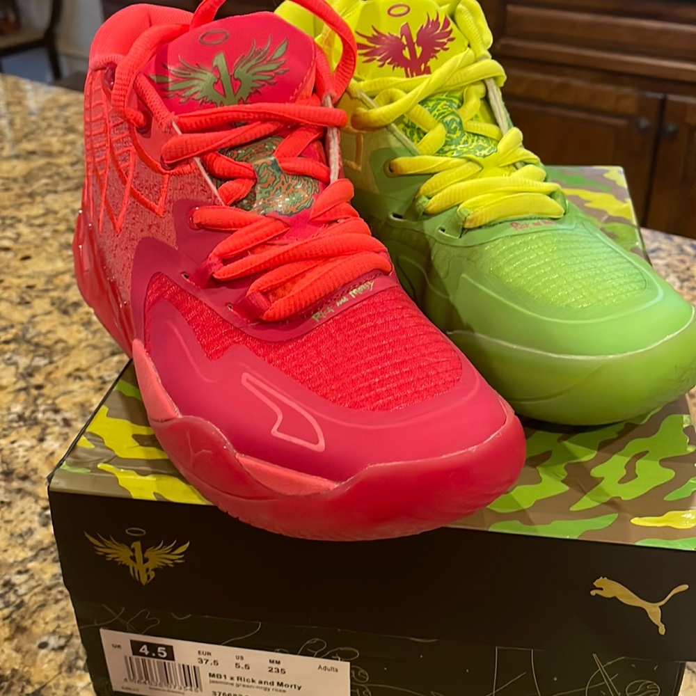 Rick and Morty’s mb.01 puma lámelo - size 5.5 boys